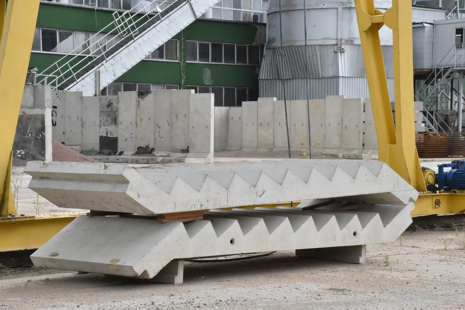 BIEGI SCHODOWE I SPOCZNIKI PREFABRYKOWANE - zdjęcie 2